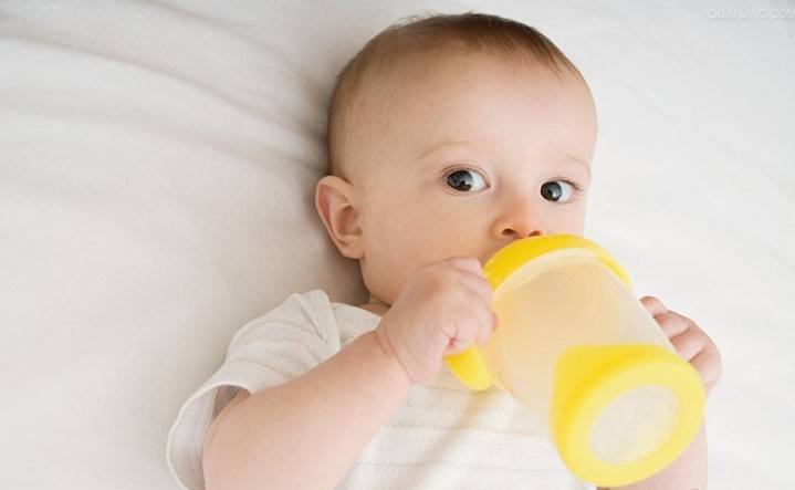 婴儿宝宝营养不良应该如何治疗好