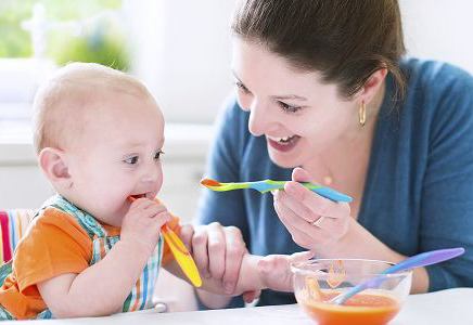 宝宝1岁喂养时间表，吃什么宝宝更健康
