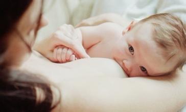 宝宝1岁后，母乳喂养应该如何调整?